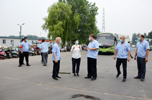 市委常委、宣傳部部長王飛到我公司 督查全國文明城市建設(shè)提升工作